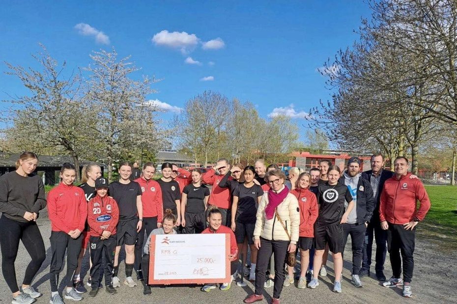 Ishockeykvinder fik pengegave under sommertræning